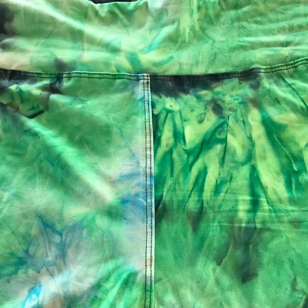 New Mix high Wasted Tie Dye Biker Shorts - Picture 5 of 6